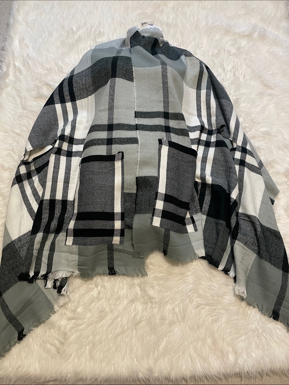 DSW Black, Gray & White Plaid Fringe Shawl Poncho Scarf with pockets O/S
